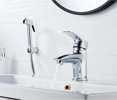 Смеситель для умывальника с гигиенической лейкой, латунь, хром Ledeme L1264