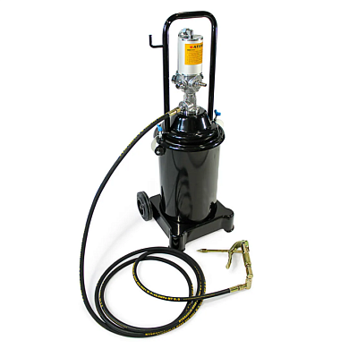 Нагнетатель смазки пневматический перекатной с емкостью 12л 50:1,пр-ть:0-0.85 л/мин, давление смазки:300-400bar,давление воздуха:6-8bar,шланг:4м ForceKraft FK-TRH12