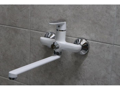 Смеситель для ванны с длинным поворотным изливом 300 мм, латунь, белый + хром L2277W Ledeme